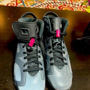 Air Jordan 6 Retro GS ​Release Color: Anthracite/Black-Hyper Pink